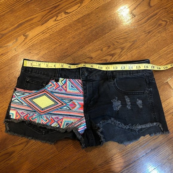 RIP CURL Denim SHORT SHORTS Low Rise Cut Off Embroidered Distressed Women SIZE 9 - Picture 7 of 10